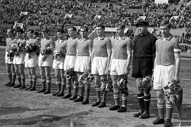 Mannschaftsbild UdSSR mit Igor Netto und Torwart Lev Yashin Fußball Länderspiel Herren Länderspiel 1955, Testspiel, Test, Freundschaftsspiel, Nationalmannschaft, Nationalteam Totale UdSSR. SU, Sowjetunion Moskau