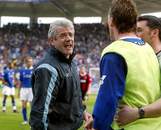 Trainer Kevin Keegan (Manchester City, li.) wechselt deutliche Worte mit Steffen Freund (Leicester) Fußball Herren English Premier League 2003 2004, 1. Englische Liga, Leicester City - Manchester City 1:1 Gruppe Leicester Spannung