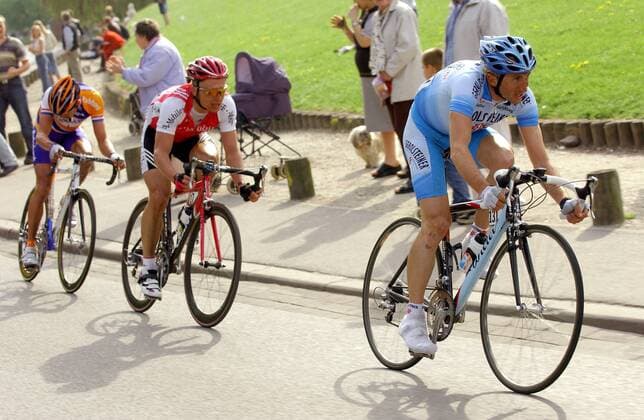 Davide Rebellin (Italien Gerolsteiner, re.) vor Alexander Winokurow (Kasachstan T-Mobile) und Michael Boogerd (Niederlande Rabobank) Radsport Herren Lüttich-Bastogne-Lüttich 2004, Straßenradsport, Straße, Rad, Vdig Gruppe Außreißergruppe Lüttich-Bastogne-Lüttich,