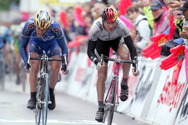 Zielspurt: Erik Zabel (re., Deutschland T Mobile) gegen Björn Leukemans (Belgien Mr. Bookmaker.com-Palmans-Collstrop) Radsport Herren Rund um den Henninger Turm 2004, Straßenradsport, Straße, Rad, Vdig Gruppe Frankfurt M. Dynamik,