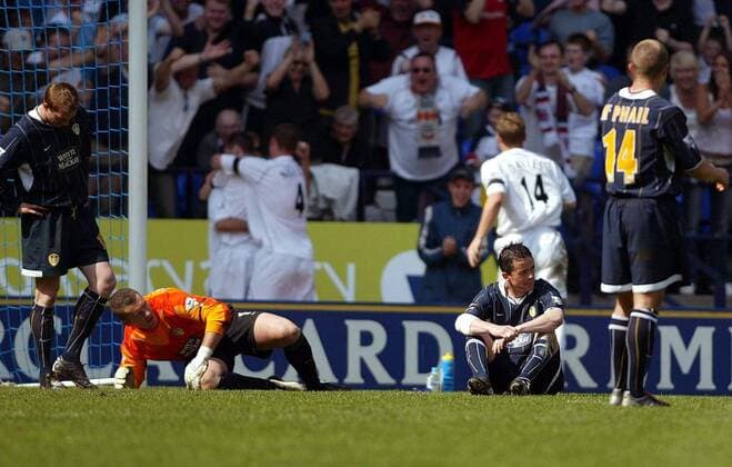 Kollektiver Frust bei Leeds United - v.li.: Stephen Caldwell, Torwart Paul Robinson, Ian Harte und Stephen McPhail Fußball Herren English Premier League 2003 2004, 1. Englische Liga, Bolton - Leeds United 4:1 Gruppe Leeds Enttäuschung, Verzweiflung,
