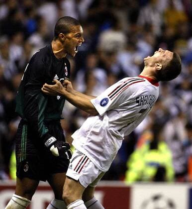 Torwart Dida (li.) und Andriy Shevchenko (Milan) - Schlußjubel nach dem entscheidend verwandelten Elfmeter Fußball EC 1 Herren Champions League 2002 2003, Finale, Endspiel, AC Mailand Gruppe Europapokalsieg, Europapokalsieger, Europacupsieg Manchester, Torhüter, Europacupsieger, Emotionen Glück, Begeisterung, Freude,
