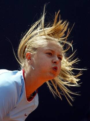 Maria Sharapova (Rußland) mit wehendem Haar Tennis Damen Ladies German Open 2004, WTA-Tour, Einzelbild Hundekehle Berlin