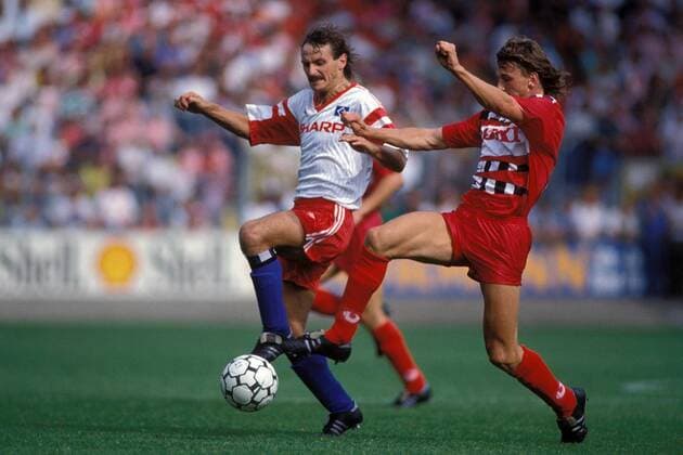 Jan Furtok (li., HSV) gegen Uwe Scherr (Lautern) Fußball 1. BL Herren DEUTSCHSPRACHIGE SPORTZEITSCHRIFTEN UND -ZEITUNGEN NUR NACH RÜCKSPRACHE, Saison 1991 1992 Gruppe 1. FC Kaiserslautern - Hamburger SV 0:0, Hamburg Kaiserslautern