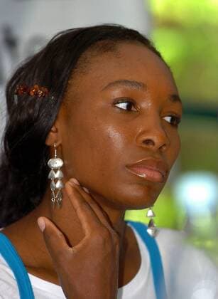 Venus Williams (USA) nachdenklich Tennis Damen Ladies German Open 2004, WTA-Tour, Pressekonferenz, PK, Pressetermin, Einzelbild Hundekehle Berlin Nachdenklichkeit,