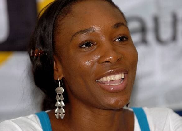 Venus Williams (USA) gut gelaunt während der Pressekonferenz Tennis Damen Ladies German Open 2004, WTA-Tour, PK, Pressetermin, Porträt Hundekehle Berlin