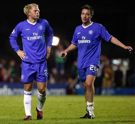 Traurige Gesichter beim Chelsea FC London nach dem Ausscheiden aus der Champions League, li. Eidur Gudjohnsen und John Terry Fußball EC 1 Herren Champions League 2003 2004, Halbfinale, Chelsea FC London, Vdig Gruppe London Enttäuschung,