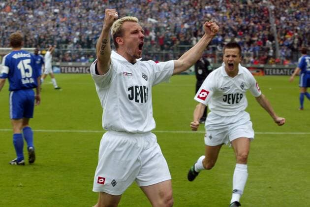 Torschütze Markus Hausweiler (li.) und Sverkos (beide Gladbach) bejubeln die 1:0-Führung Fußball 1. BL Herren Saison 2003 2004, Borussia Mönchengladbach - FC Schalke 04 2:0, Vdig, Gruppe Mönchengladbach Begeisterung, Freude,