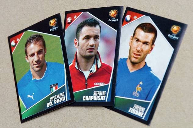 Zur Europameisterschaft 2004 in Portugal bringt Panini Sticker der Teilnehmer auf den Markt, hier v. li.: Alessandro del Piero (Italien), Stephane Chapuisat (Schweiz) und Zinedine Zidane (Frankreich) Fußball EM Herren Vorschau Euro 2004, Vdig Gruppe Luzern
