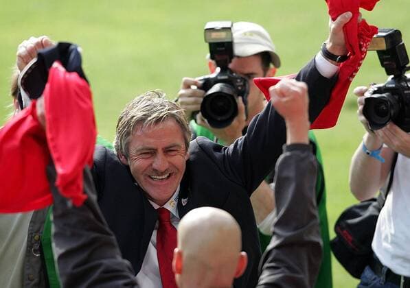 Trainer Walter Schachner (Grazer AK) jubelt - der GAK ist österreichischer Meister Fußball Herren tmobileBundesliga 2003 2004, 1. Österreichische Liga, Liebherr Grazer AK Gruppe Graz Freude, Begeisterung,