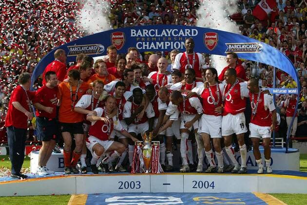 Arsenal FC London ist Englischer Meister 2003 2004 Fußball Herren English Premier League 2003 2004, 1. Englische Liga, Arsenal FC London, Meisterfeier, Vdig Totale London Freude