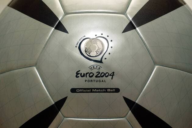 Adidas-Roteiro, der offizielle Spielball der Europameisterschaft 2004 Fußball EM Herren Vorschau Euro 2004, Ball. Vdig Einzelbild