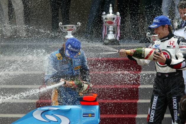Sieger Jarno Trulli (Italien Renault, li.) und der Zweitplatzierte Jenson Button (England BAR-Honda) bei der Sektdusche Motorsport Grand Prix Herren Großer Preis von Monaco 2004, Formel 1 Weltmeisterschaft, F1, F, GP, WM Gruppe Circuit de Monaco Monte Carlo Freude, Begeisterung,