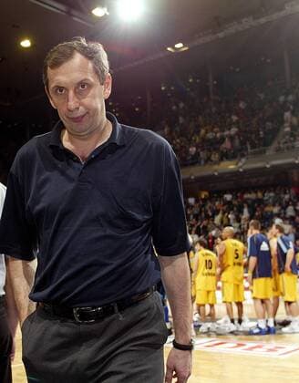Trainer Emir Mutapcic (ALBA) ist bedient von der Niederlage seines Teams Basketball 1. BL Herren BBL 2003 2004, ALBA Berlin, Playoffs, Playoff, Play Offs, Off, Halbfinale Einzelbild Berlin Enttäuschung,