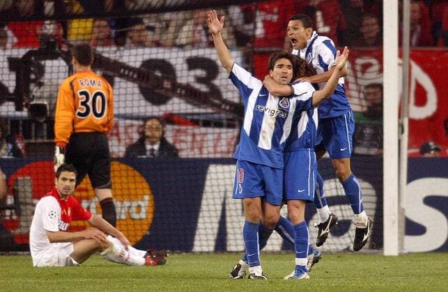 Torschütze Deco (li.) und Derlei (re., beide FC Porto) - Torjubel Fußball EC 1 Herren Champions League 2003 2004, Endspiel, Finale, FC Porto - AS Monaco 3:0, Vdig Gruppe Gelsenkirchen Freude,