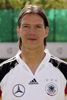 Christian Ziege (Deutschland) Fußball EM Herren Vorschau Europameisterschaft 2004, Euro, Vorstellung, Präsentation, Pressetermin, Porträttermin Porträt