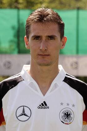 Miroslav Klose (Deutschland) Fußball EM Herren Vorschau Europameisterschaft 2004, Euro, Vorstellung, Präsentation, Pressetermin, Porträttermin Porträt