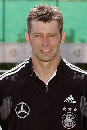 Bundestrainer Michael Skibbe (Deutschland) Fußball EM Herren Vorschau Europameisterschaft 2004, Euro, Vorstellung, Präsentation, Pressetermin, Porträttermin Porträt