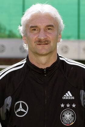 Teamchef Rudi Völler (Deutschland) Fußball EM Herren Vorschau Europameisterschaft 2004, Euro, Vorstellung, Präsentation, Pressetermin, Porträttermin Porträt