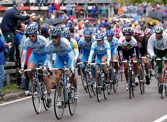 Torsten Schmidt (li.) und Sebastian Lang (beide Deutschland beide Gerolsteiner) leisten Führungsarbeit Radsport Herren Deutschlandtour 2004, Deutschlandrundfahrt, Rundfahrt, Straßenradsport, Straße, Rad Gruppe 2. Etappe Bad Urach - Wangen