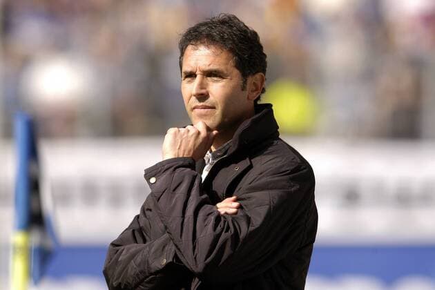 Trainer Marcel Koller (Köln) nachdenklich Fußball 1. BL Herren Saison 2003 2004, Hamburg - 1. FC Köln 4:2 Einzelbild Hamburg Nachdenklichkeit,