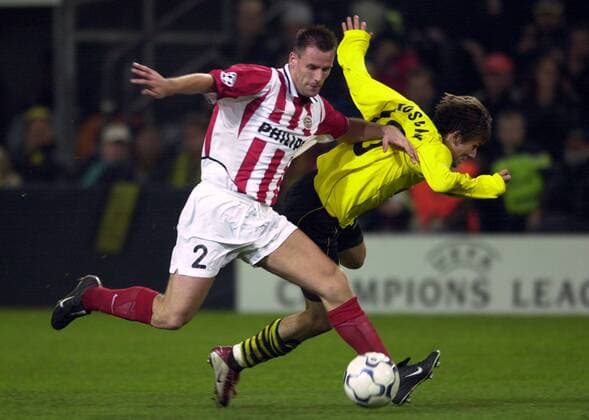 Tomas Rosicky (BVB, re.) gegen Andre Ooijer (Eindhoven) Fußball EC 3 Herren Champions League 2002 2003, Borussia Dortmund - PSV Eindhoven 1:1 Gruppe Dortmund Dynamik, Kampf,