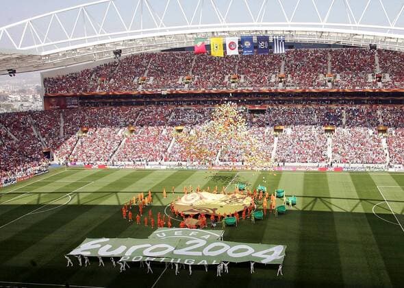 Eröffnungsfeier der Europameisterschaft 2004 in Portugal im Estadio do Dragao Fußball EM Herren Euro 2004, Europameisterschaft, Eröffnung, Eröffnungsfeier, Eröffnungsveranstaltung Totale Stadion, Fußballstadion Porto