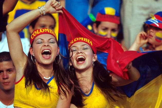 Weibliche Kolumbianische Fans feuern ihr Team an Fußball Länderspiel Herren Copa America 2001, Länderspiel, Südamerika-Meisterschaft, Südamerikameisterschaft, Vdig Gruppe Pereira Freude, Begeisterung  