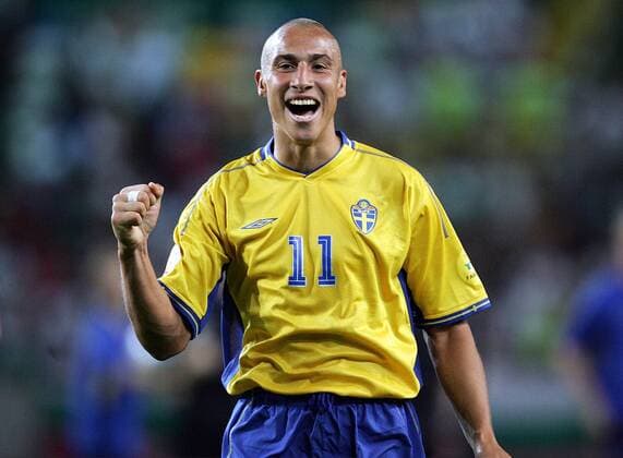 Henrik Larsson (Schweden) - Torjubel Fußball EM Herren Euro 2004, Europameisterschaft, Länderspiel, Nationalmannschaft, Nationalteam, Gruppe C, Einzelbild Lissabon Glück, Freude,