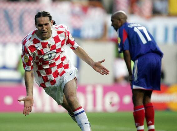 Torschütze Dado Prso (Kroatien, li.) dreht jubelnd ab Fußball EM Herren Euro 2004, Europameisterschaft, Länderspiel, Nationalmannschaft, Nationalteam, Gruppe B, Gruppe Leiria Freude, Begeisterung,