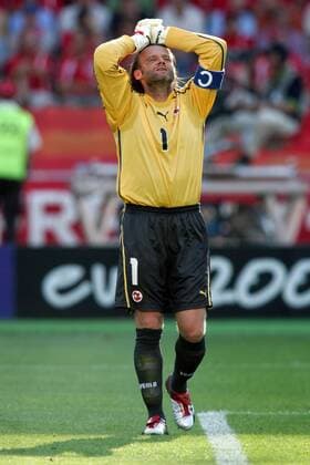 Torwart Jörg Stiel (Schweiz) verzweifelt Fußball EM Herren Euro 2004, Europameisterschaft, Länderspiel, Nationalmannschaft, Nationalteam, Gruppe B Einzelbild Coimbra Enttäuschung, Verzweiflung,