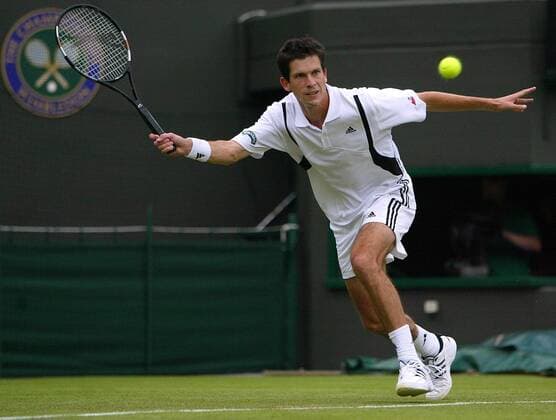 Tim Henman (Großbritannien) - Vorhand Tennis Herren All England Championships 2004, Grand Slam, ATP-Tour, Rasen, Rasenplatz, Rasentennis, Rasenturnier, Einzelbild Wimbledon London