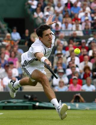 Tim Henman (Großbritannien) - Vorhand Tennis Herren All England Championships 2004, Grand Slam, ATP-Tour, Rasen, Rasenplatz, Rasentennis, Rasenturnier, Einzelbild Wimbledon London Dynamik