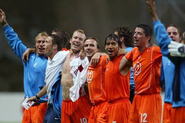 Schlussjubel Niederlande, v.re.: Roy Makaay, Giovanni van Bronckhorst, Boudewijn Zenden, Arjen Robben, Johnny Heitinga und Paul Bosvelt Fußball EM Herren Euro 2004, Europameisterschaft, Länderspiel, Nationalmannschaft, Nationalteam, Gruppe D Gruppe Braga Freude,