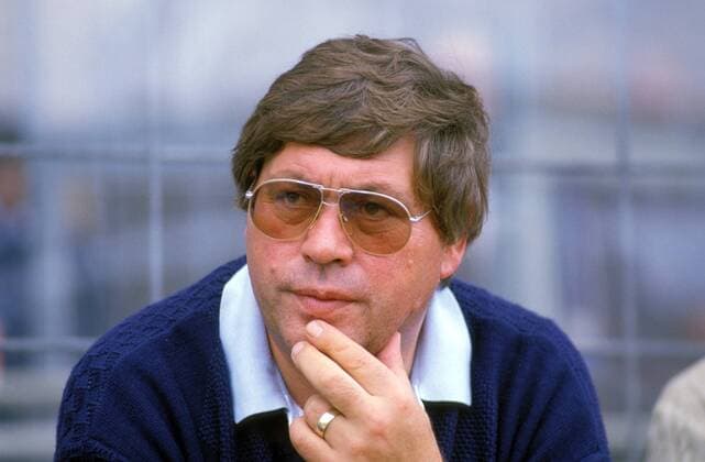 Fußball, Trainerhistorie, Blau-Weiß 90 Berlin Trainer Bernd Hoss (SV Blau-Weiß 90) nachdenklich Fußball 1. BL Herren Saison 1986 1987, Mönchengladbach - SpVg BW 90 Berlin 2:1 Porträt Mönchengladbach Nachdenklichkeit,