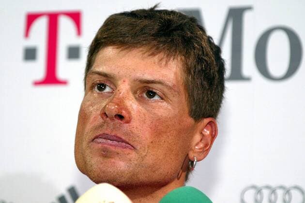 Jan Ullrich (Deutschland T Mobile) nachdenklich Radsport Herren Vorschau Tour de France 2004, Straßenradsport, Straße, Rad, Vorstellung, Präsentation, Vdig Porträt Bonn Nachdenklichkeit,
