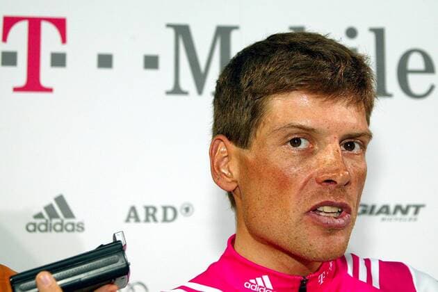 Jan Ullrich (Deutschland T Mobile) im Interview Radsport Herren Vorschau Tour de France 2004, Straßenradsport, Straße, Rad, Vorstellung, Präsentation, Vdig Porträt Bonn