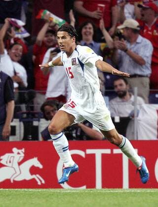 Torschütze Milan Baros (Tschechien) jubelt Fußball EM Herren Euro 2004, Europameisterschaft, Länderspiel, Nationalmannschaft, Nationalteam, Viertelfinale Einzelbild Porto Freude, Begeisterung