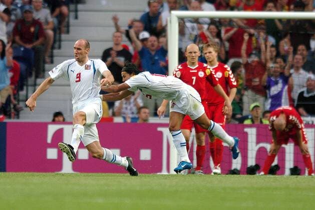 Torschütze Jan Koller (li.) und Milan Baros (beide Tschechien) - Torjubel Fußball EM Herren Euro 2004, Europameisterschaft, Länderspiel, Nationalmannschaft, Nationalteam, Viertelfinale, Vdig Gruppe Porto Freude, Begeisterung,