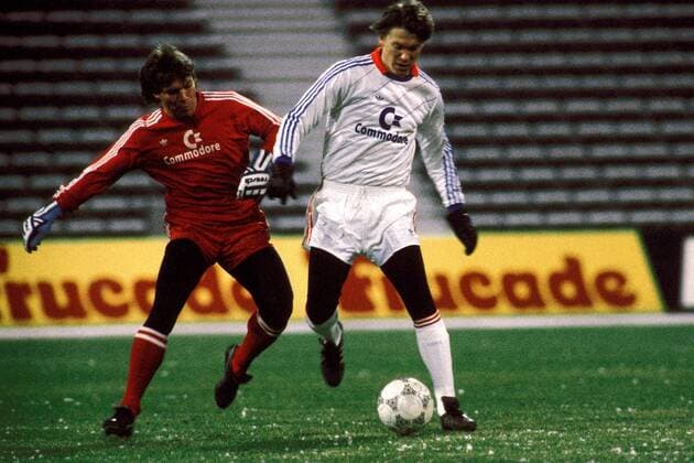 Lothar Matthäus (li., Bayern) gegen Oleg Blochin (Kiew) Fußball 1. BL Herren Saison 1986 1987, FC Bayern München - Dynamo Kiev, Testspiel, Winterpause, Freundschaftsspiel, Test Gruppe München Dynamik,