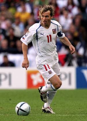 Pavel Nedved (Tschechien) am Ball Fußball EM Herren Euro 2004, Europameisterschaft, Länderspiel, Nationalmannschaft, Nationalteam, Halbfinale Einzelbild Porto Dynamik