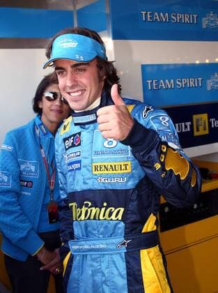 Fernando Alonso (Spanien Renault) freut sich über die Pole Position Motorsport Grand Prix Herren Großer Preis von Frankreich 2004, Formel 1 Weltmeisterschaft, F1, F, GP, WM, Qualifying Einzelbild Circuit de Nevers Magny-Cours Freude, Begeisterung,
