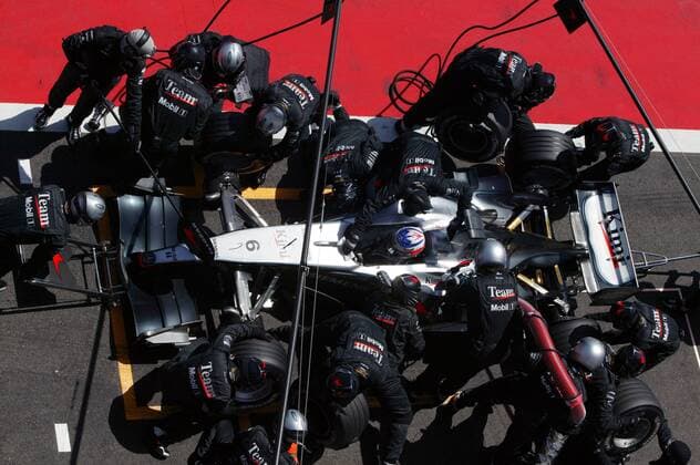 Kimi Räikkönen (Finnland McLaren-Mercedes) - Boxenstopp Motorsport Grand Prix Herren Großer Preis von Frankreich 2004, Formel 1 Weltmeisterschaft, F1, F, GP, WM Totale Magny-Cours