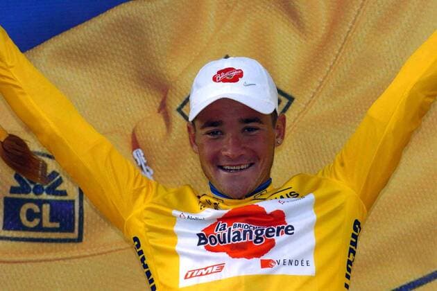 Thomas Voeckler (Frankreich Brioches la Boulangere) jubelt im Gelben Trikot des Gesamtführenden Radsport Herren Tour de France 2004, Straßenradsport, Straße, Rad Einzelbild Pan6573 5. Etappe: Amiens - Chartres Freude,  