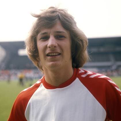 Frank Mill (Rot-Weiß Essen) Fußball 1. BL Herren Saison 1976 1977, RW, RWE, Vorstellung, Präsentation, Pressetermin, Porträttermin, Porträt Essen