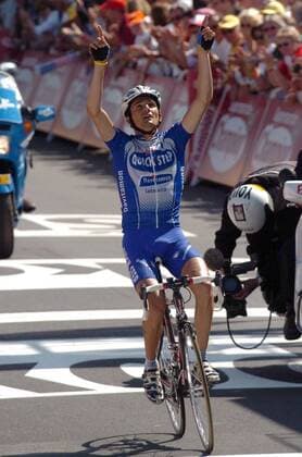 Richard Virenque (Frankreich Quick Step-Davitamon) holt sich nach langer Alleinfahrt am Nationalfeiertag der Franzosen den Etappensieg Radsport Herren Tour de France 2004, Straßenradsport, Straße, Rad Einzelbild 10. Etappe: Limoges - Saint-Flour Freude, Begeisterung,  