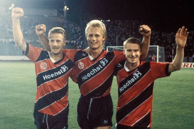 Schlußjubel Frankfurt, v.li.: Uwe Bindewald, Jörn Andersen und Stefan Studer Fußball 1. BL Herren DEUTSCHSPRACHIGE SPORTZEITSCHRIFTEN UND -ZEITUNGEN NUR NACH RÜCKSPRACHE, Saison 1989 1990 Gruppe Frankfurt M. Begeisterung, Freude,