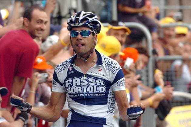 Etappensieger Aitor Gonzalez (Spanien Fassa Bortolo) jubelt im Ziel Radsport Herren Tour de France 2004, Straßenradsport, Straße, Rad, Vdig, Einzelbild 14. Etappe Carcassonne - Nimes Begeisterung, Freude,  