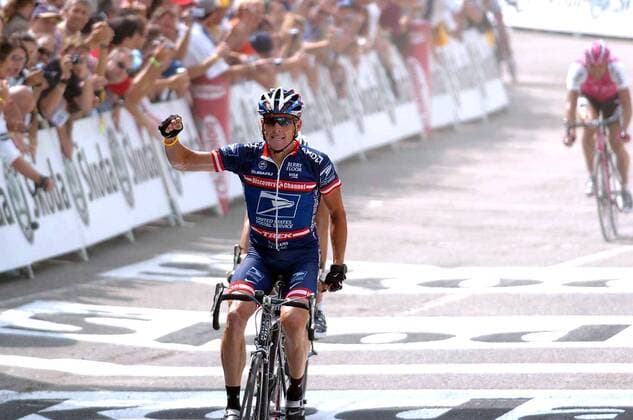 Lance Armstrong (USA US Postal Service) feiert seinen Etappensieg Radsport Herren Tour de France 2004, Straßenradsport, Straße, Rad, Vdig Einzelbild 15. Etappe Valreas - Villard-de-Lans Freude,  