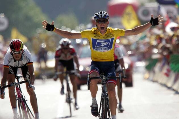 Lance Armstrong (USA US Postal Service, re) gewinnt im Zielsprint die 17. Etappe vor Andreas Klöden (Deutschland T Mobile) Radsport Herren Tour de France 2004, Straßenradsport, Straße, Rad, Vdig, Gruppe 17. Etappe Bourg d Oisans - Le Grand Bornand Begeisterung, Freude,  
